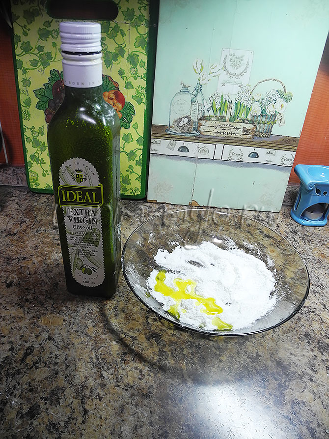 влить оливковое масло